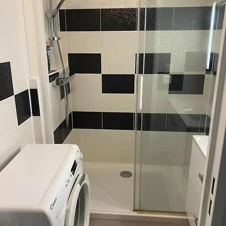 4 Personnes Avec Terrasse Et Piscine Proche Et Commerces Apartmán *