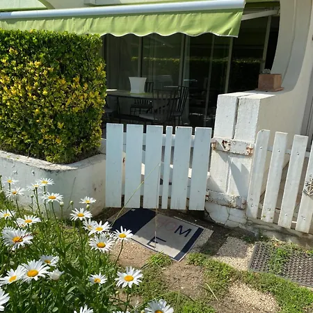 Apartmán 4 Personnes Avec Terrasse Et Piscine Proche Et Commerces *