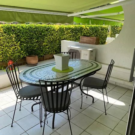 4 Personnes Avec Terrasse Et Piscine Proche Et Commerces Apartment *