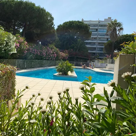 4 Personnes Avec Terrasse Et Piscine Proche Et Commerces La Grande Motte